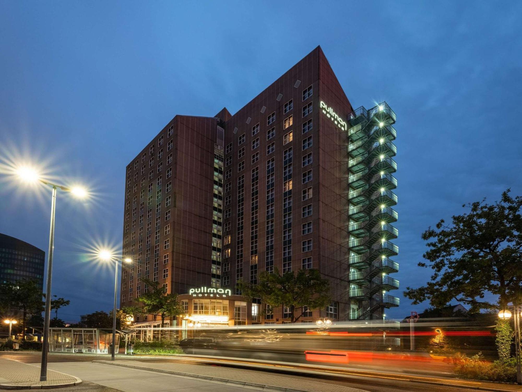 Pullman Stuttgart Fontana Hotel Exterior photo